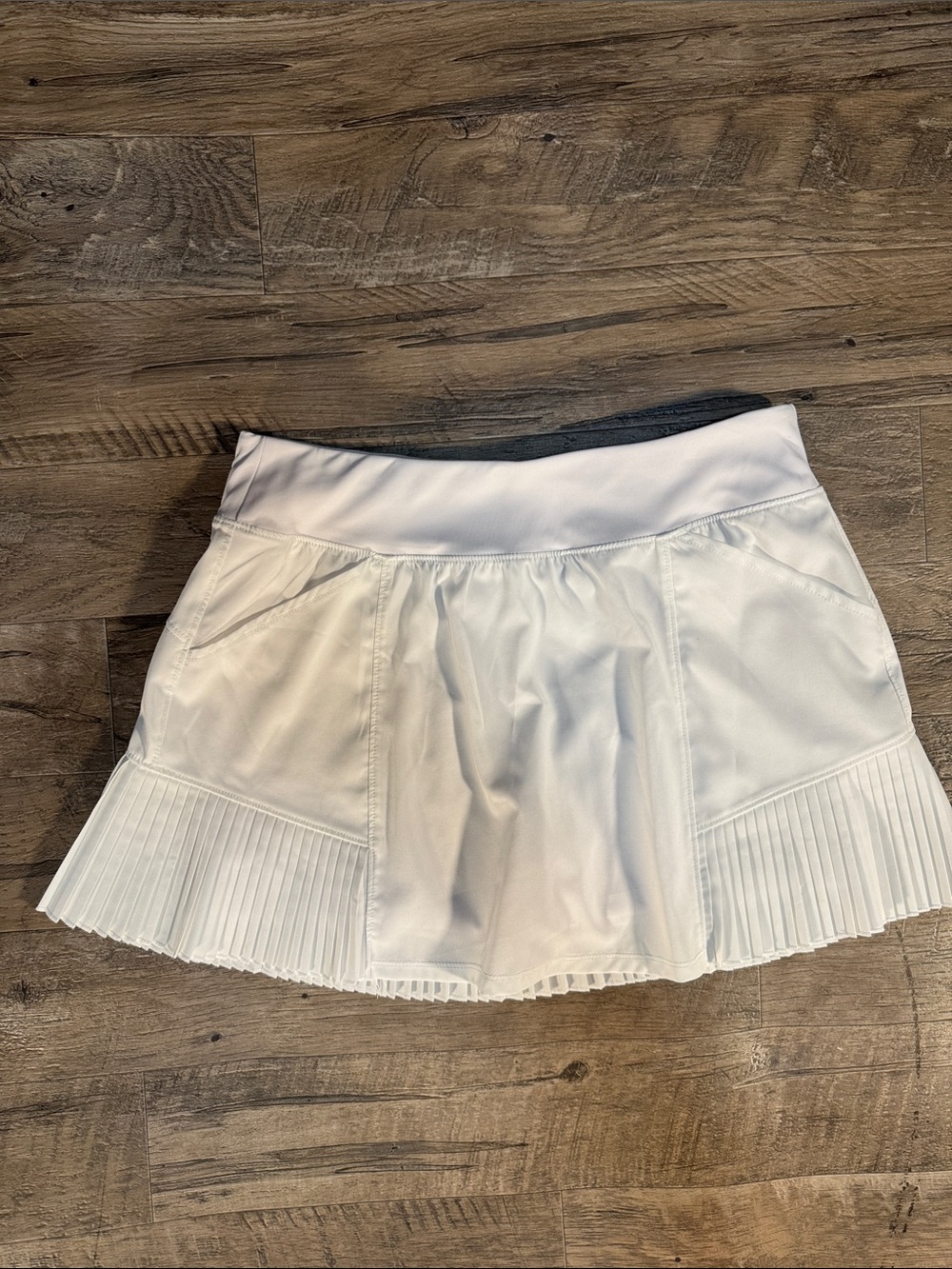 Mondetta White Pleated Athletic Skort with Pleated Detail - Size M